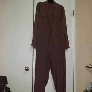 Jumpsuit with opening @ Back